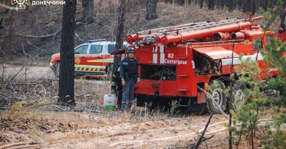 Fourth day of extinguishing forest fire in Lyman district of Donets...