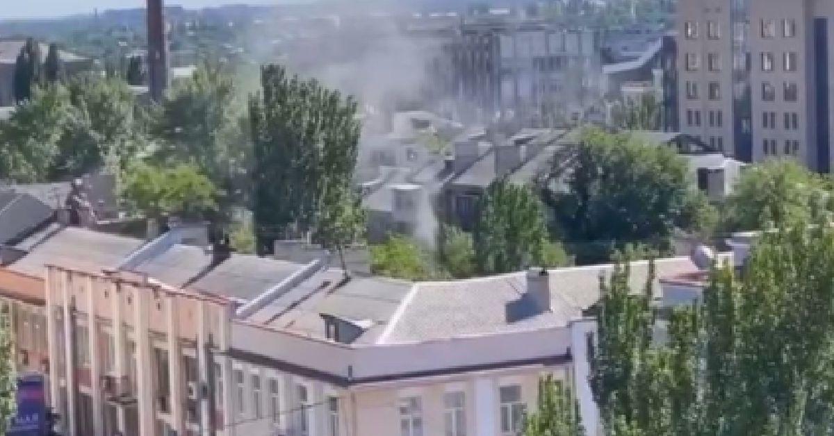 Russians fire at occupied Donetsk to motivate locals to fight again...