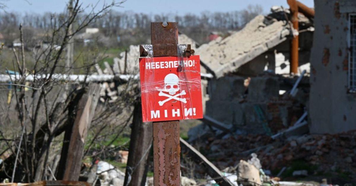 Mine explosions kill civilian, injure another in Kherson Oblast.