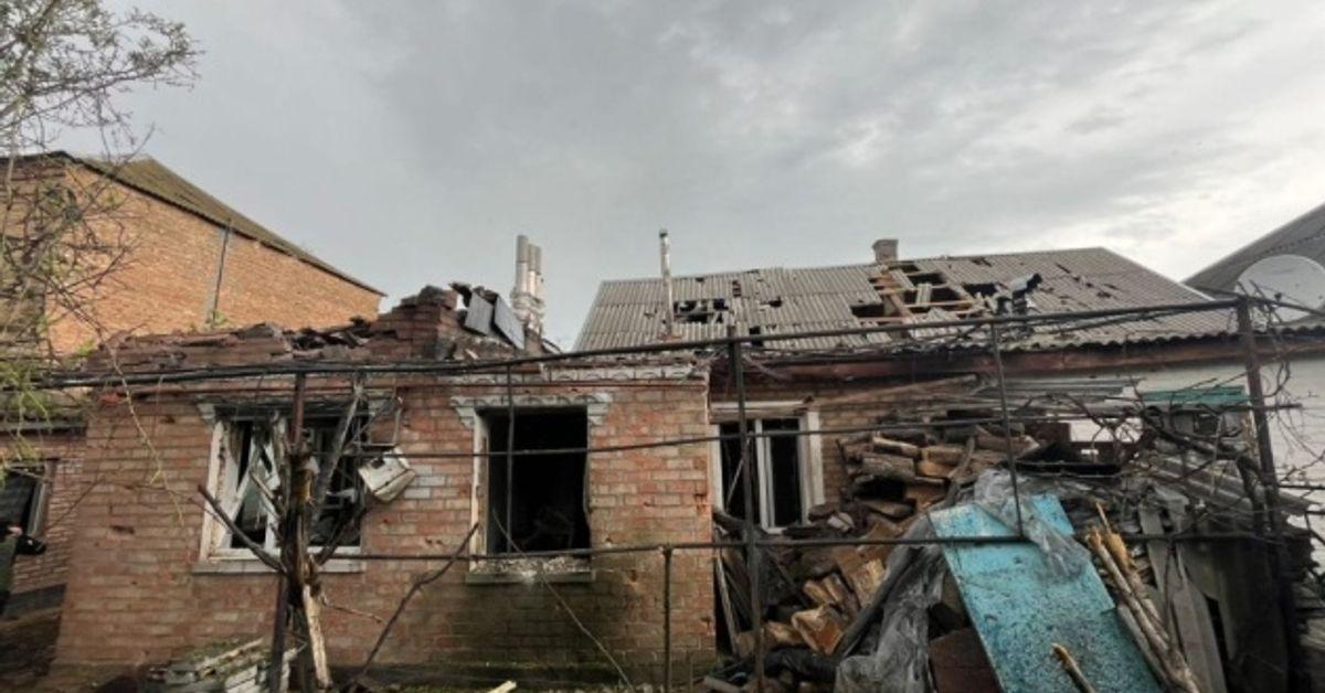 Enemy attacks Nikopol district almost 20 times, injuring civilians.