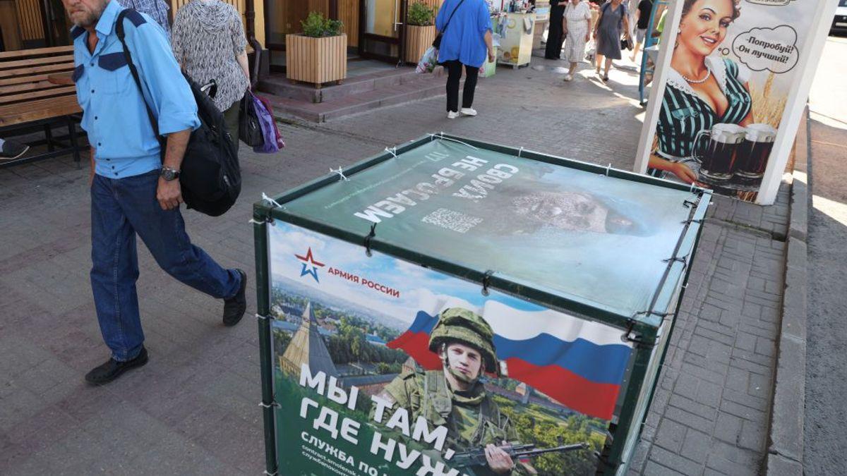 49% of Russians support withdrawal of troops from Ukraine, poll says.