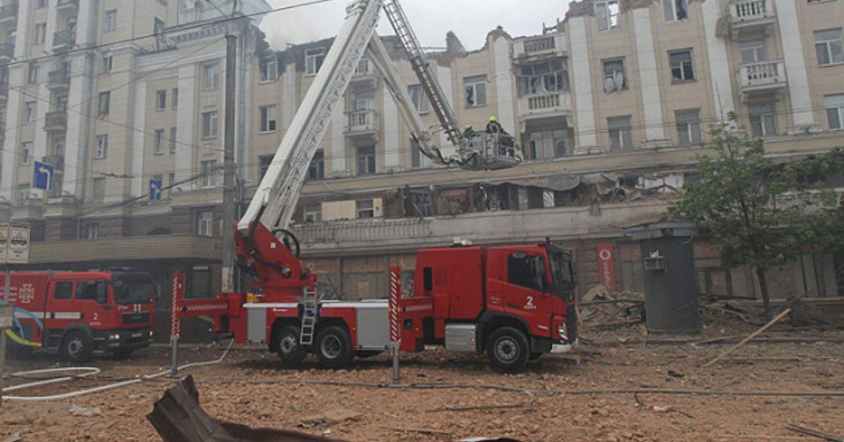 Woman's body recovered from rubble of high-rise building in Dniprop...