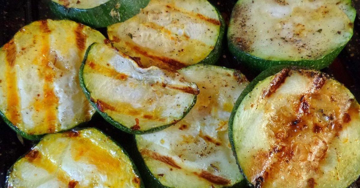 How to cook zucchini with minced meat to make a dish a favorite amo...