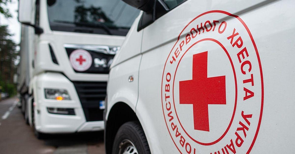 URCS volunteers help people injured in missile attack on Dnipro.