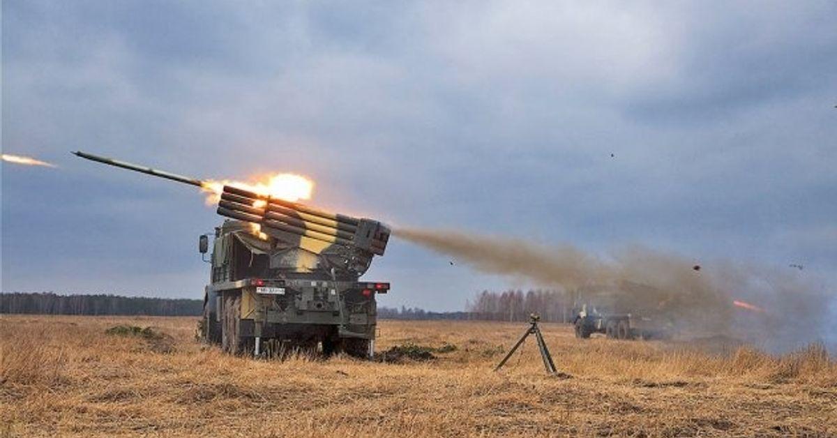 Ukrainian artillery destroys enemy's pontoon crossing.