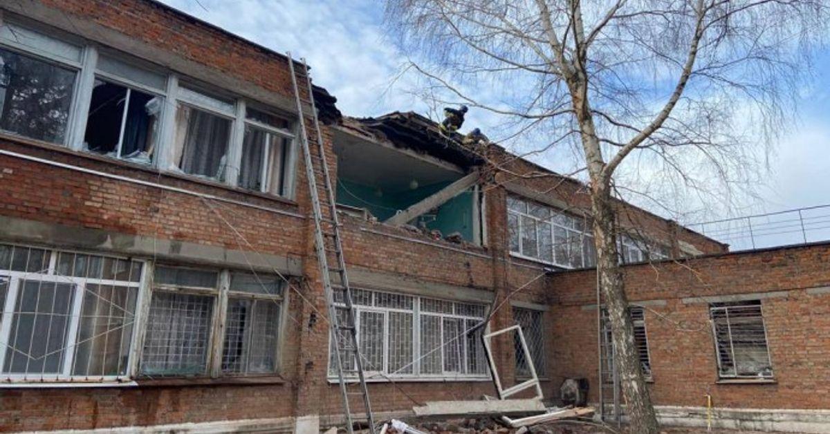 Russian forces shell hospital in northern Ukraine